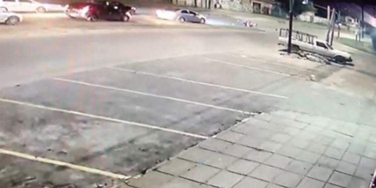 Longchamps: motociclista perdió la vida al chocar contra una camioneta