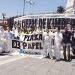 Trabajadores de Kimberly Clark de Bernal reclamaron con papel higiénico a la Plaza de Mayo
