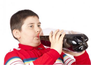 Obesidad: casi la mitad de los niños y jóvenes toma dos vasos de gaseosa al día