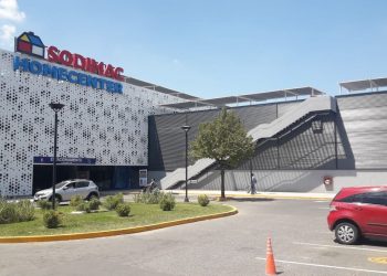 Denuncian despidos en Sodimac de Adrogué