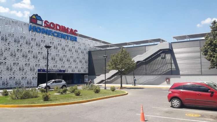 Denuncian despidos en Sodimac de Adrogué