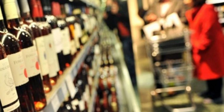 Desde el domingo extienden la venta de bebidas alcohólicas en comercios