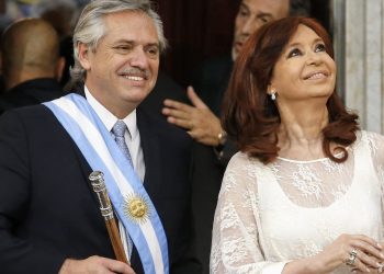 Asumió Alberto: «Vamos a poner a la Argentina de pie»