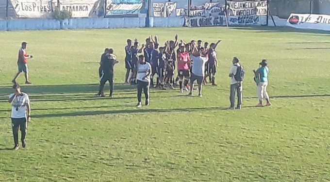 Claypole le ganó al campeón y está a un paso de la Copa Argentina