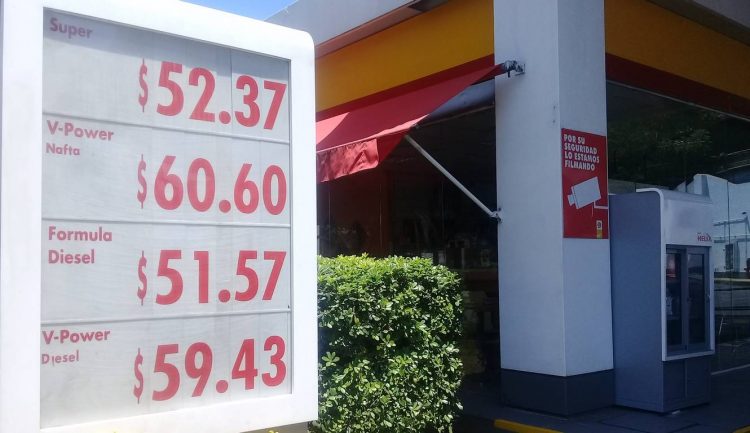 Macri subió el impuesto y diciembre arrancó con un nuevo aumento de los combustibles