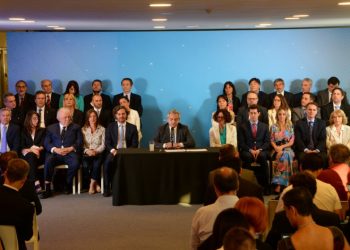 Alberto presentó su gabinete: vuelven Trabajo, Salud y Ciencia y habrá nuevos ministerios