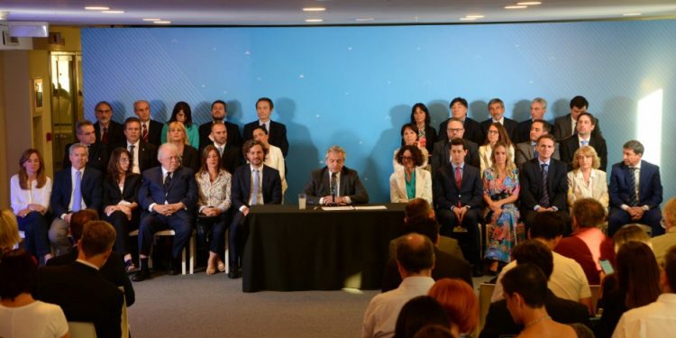 Alberto presentó su gabinete: vuelven Trabajo, Salud y Ciencia y habrá nuevos ministerios