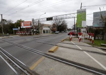 Adrogué: abrieron el paso a nivel de avenida San Martín