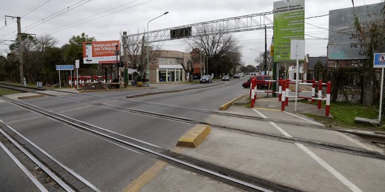 Adrogué: abrieron el paso a nivel de avenida San Martín