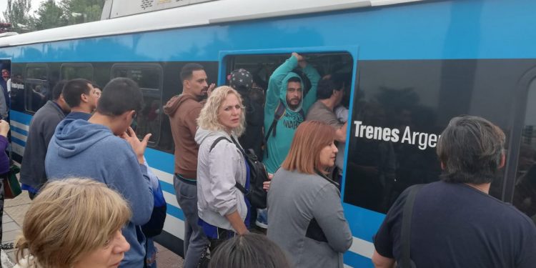 Burzaco: un pasajero se descompuso y falleció arriba del tren