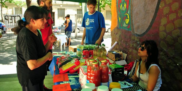 Las ferias de alimentos llegan hoy a Glew, Longchamps y Burzaco