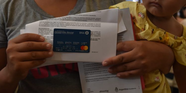 Tarjeta: hay más de 17 mil beneficiados por el plan Alimentar en Brown