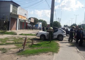 San José: chocó contra una columna y se mató