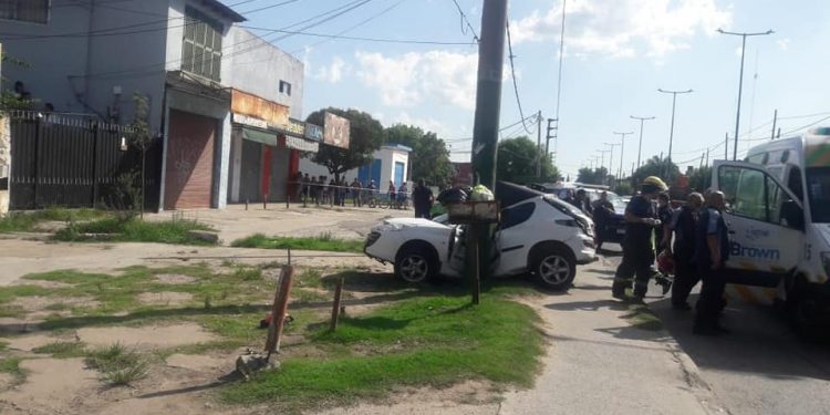 San José: chocó contra una columna y se mató