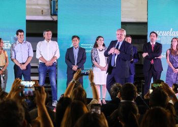 Lanzaron un programa para transformar planes sociales en planes de trabajo para arreglar escuelas