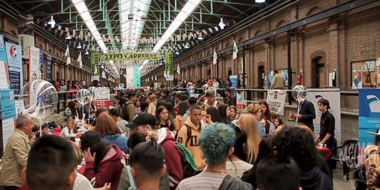 Estudiantes autoconvocados brindan un ciclo abierto sobre megaminería en la UNLa