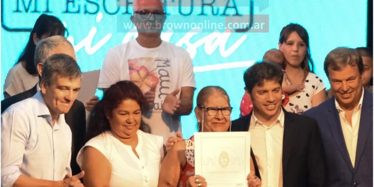 Axel en Brown: «¿Cómo el Gobierno no va a poner a los bonaerenses primero que a los bonistas?»