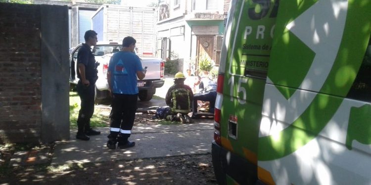 Longchamps: atropelló a dos personas mientras estacionaba la camioneta