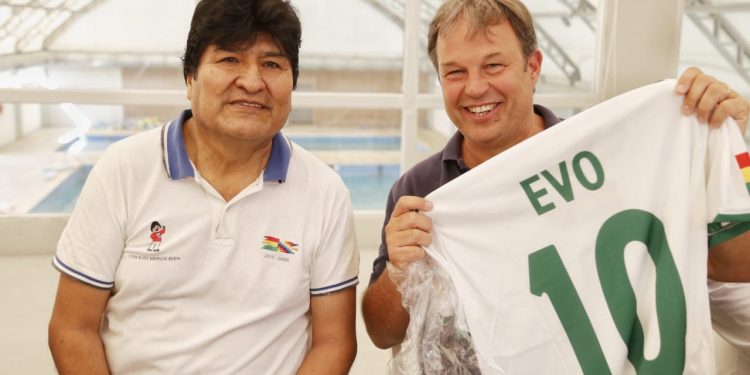 Evo Morales visitó el Polideportivo de Ministro Rivadavia