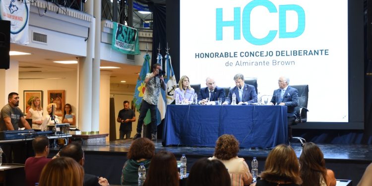 Brown inauguró las sesiones y Cascallares destacó las obras en salud y educación