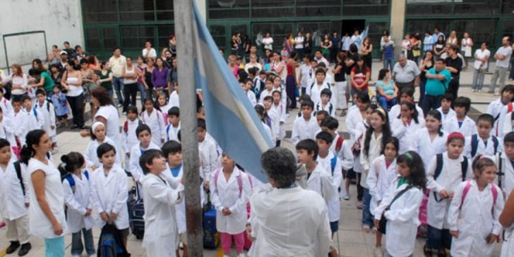 Comenzaron hoy las clases en casi todo el país