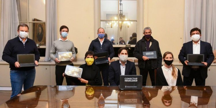 Brecha digital: el gobierno nacional entregará netboooks a estudiantes de Brown