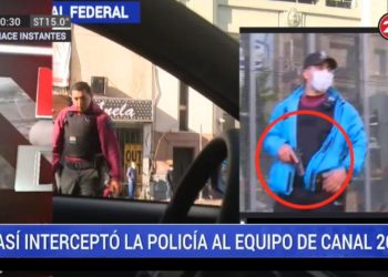 Insólito: un policía apuntó a un periodista de Canal 26 en plena cobertura