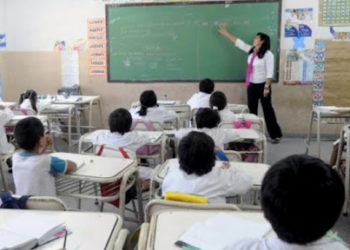 Reabren el llamado a docentes que no pudieron tomar horas por la suspensión de los actos públicos