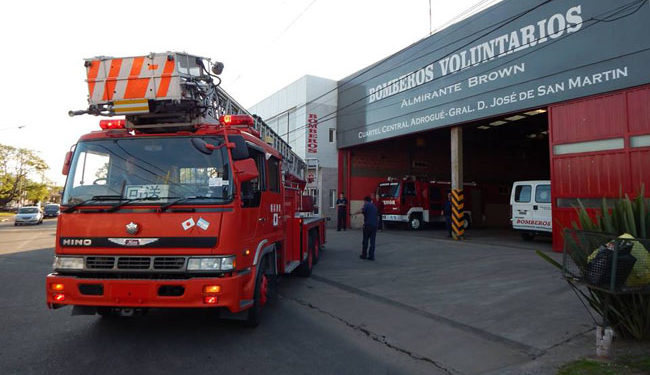 Emergencia sanitaria: los bomberos voluntarios de Brown reciben donaciones