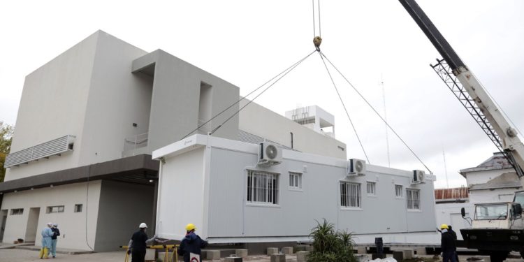 El municipio le suma un hospital modular con camas al Lucio Meléndez