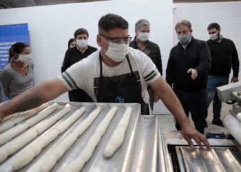 Con máquinas incautadas al narcotráfico, fabrican en Brown pan destinado a comedores