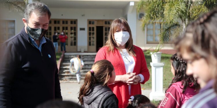 Lizy Tagliani visitó dos hogares y compartió actividades recreativas