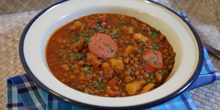 Guiso de lentejas y locro: dos recetas tradicionales para el 25 de mayo