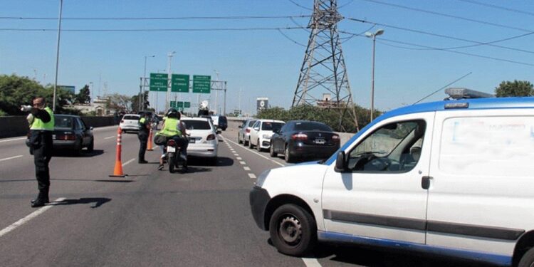 Detuvieron a un matrimonio que encerró a sus hijos en el baúl para ir a pasear
