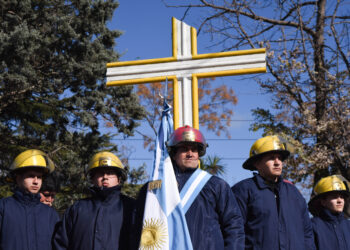 En medio del aislamiento, los bomberos de  Brown te invitan a festejar su día