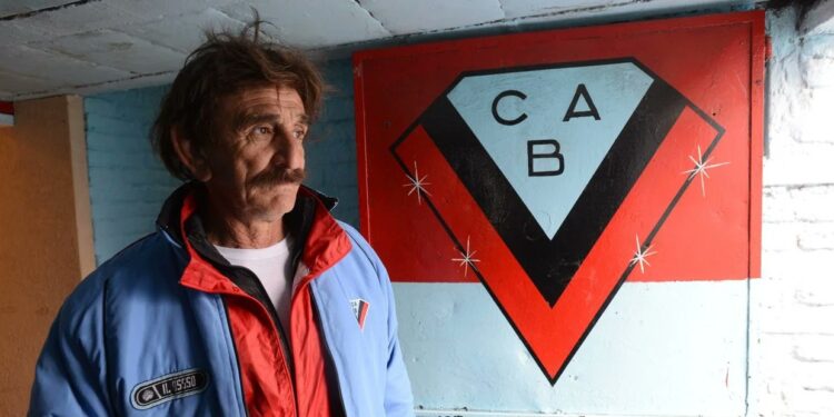 Vico seguirá un año más al frente de un plantel diezmado por el recorte