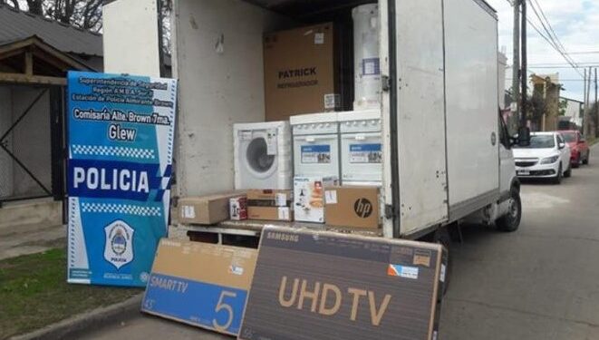 Longchamps: robaron un camión con electrodomésticos y los detuvieron