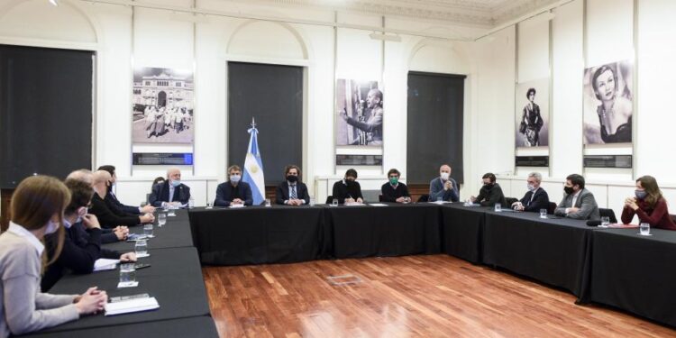 Con algunas flexibilizaciones, la cuarentena se extendería en el AMBA