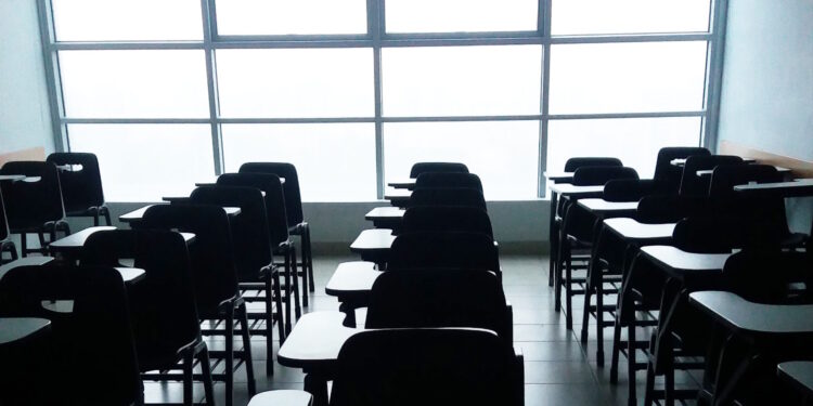 En Brown debaten como será la escuela post pandemia de COVID-19