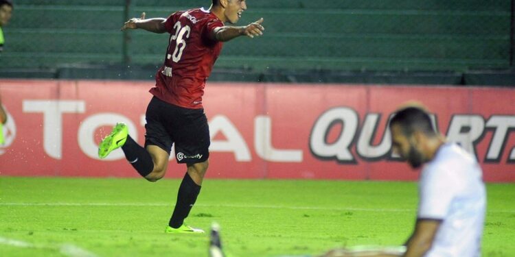 Temperley sumó un ex delantero de Independiente para reemplazar a Messiniti