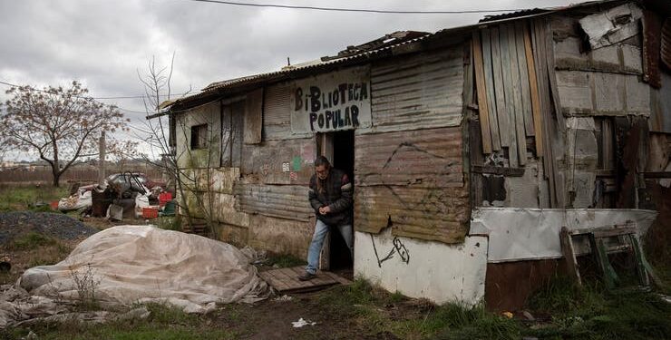 Creó una biblioteca popular con chapas y maderas en Ministro Rivadavia