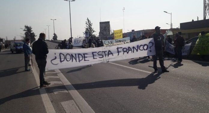 Lomas: desapareció un joven de 21 años y su familia se movilizó a los Tribunales para pedir por él