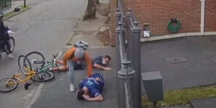 Cayeron los acusados de robar a los tiros una bicicleta a un hombre y su hijo en Adrogué