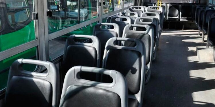 Un sector disidente de la UTA realizan un paro que afecta a 80 líneas de colectivos