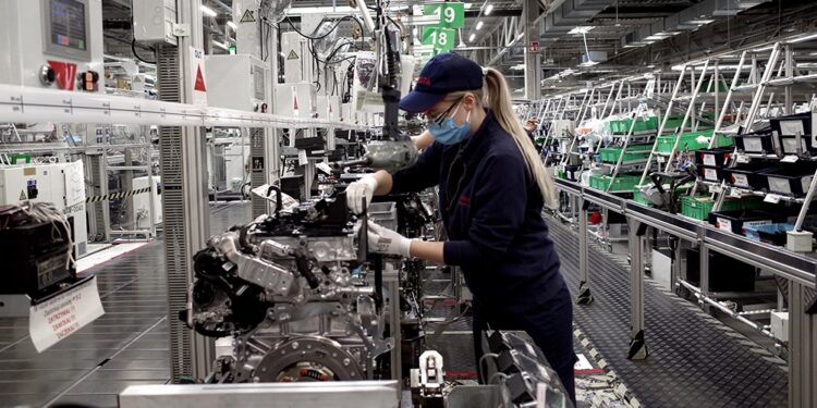 El Gobierno prorrogó por 60 días la prohibición de despedir trabajadores sin justa causa