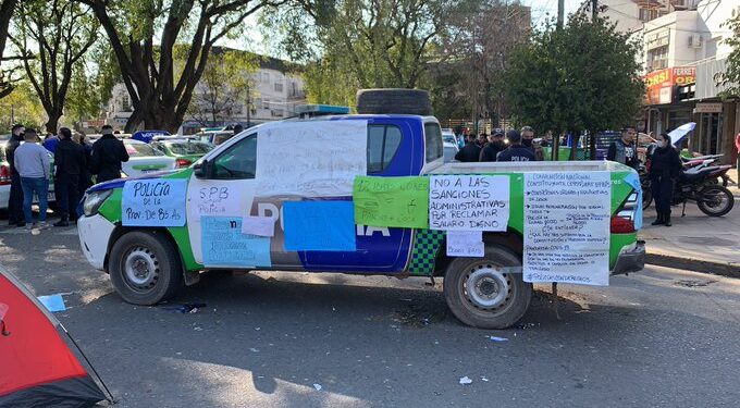 Kicillof anunció un salario inicial de bolsillo de 44 mil pesos para la policía bonaerense