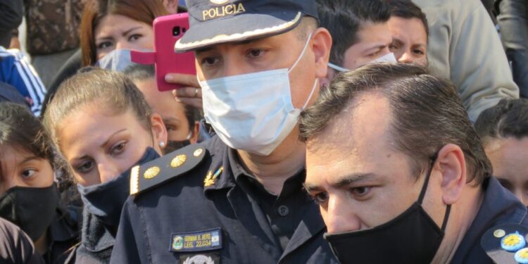 Policías levantaron el corte de Adrogué: «Acá empezó y acá se termina la protesta»