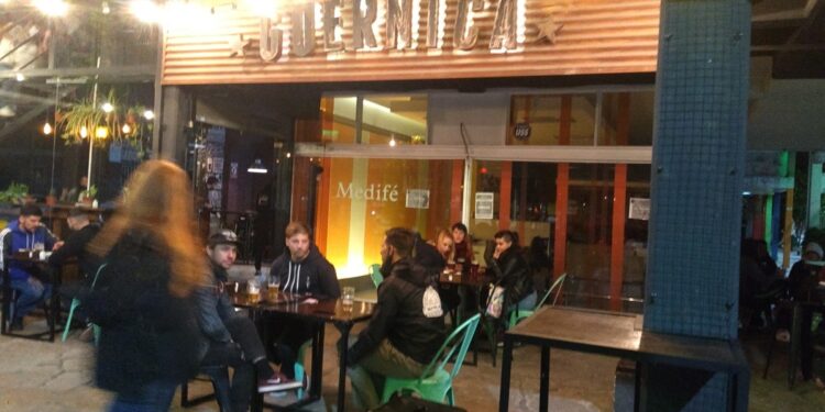 Con protocolo, reabrieron restaurantes y bares de Almirante Brown