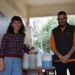Emprendedores en pandemia: una pareja de Longchamps elabora artículos de limpieza