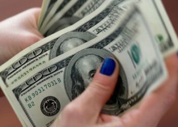 La compra de dólar ahorro tendrá un recargo del 35% como anticipo de Ganancias